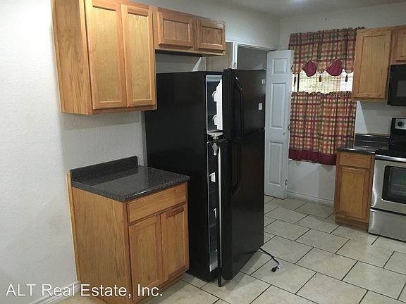 3rd image of 1106 Stewart St