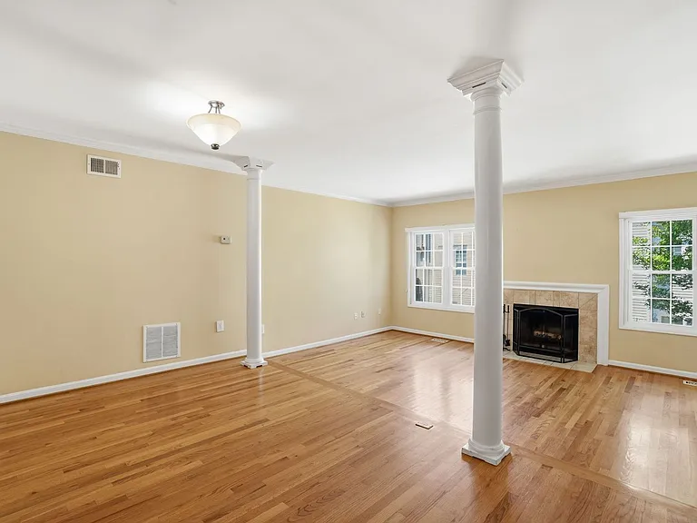 2391 Hunters Square Ct — Photo 4