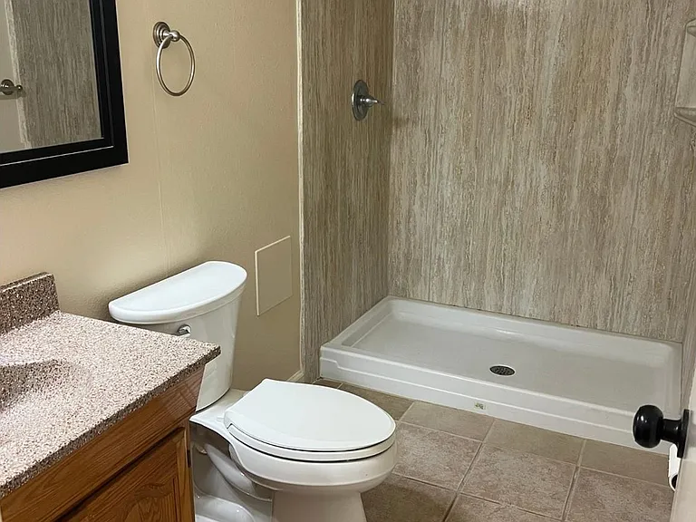 205 W Vaughn Ln — Photo 7