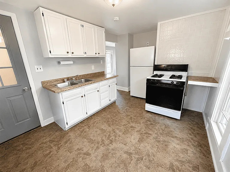 604 Homewild Ave #2 — Photo 1