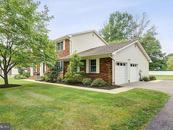 2nd image of 4 Greene Dr