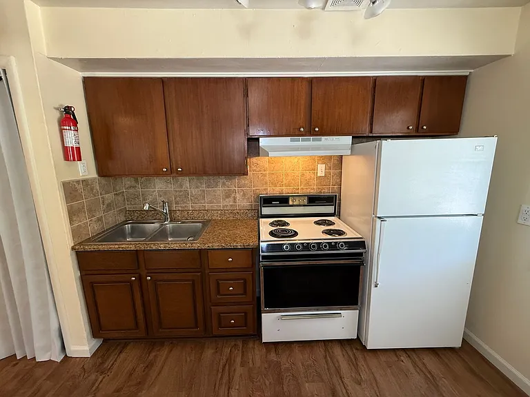 Sleepy Hollow Apartments — Photo 16