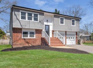 3 Widgeon Dr, Bayville, NJ 08721