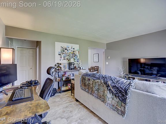 4th image of 43244 Mound Rd #2