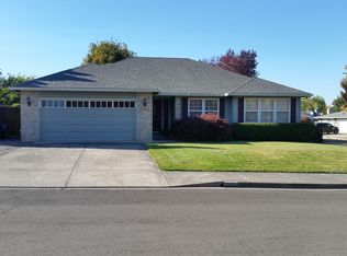 1389 Foxwood Dr, Medford, OR
