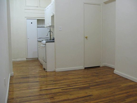 4th image of 112 W Houston St APT D