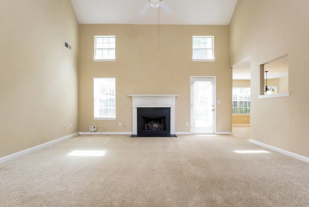 4 bed, 3.0 bath, 2308 sqft, $3,040 — Photo 2