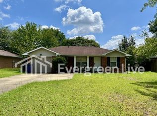 111 Willow Gardens Ct, Raeford, NC 28376