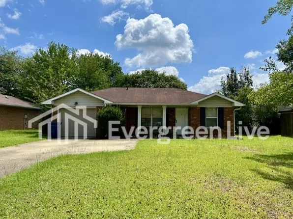 111 Willow Gardens Ct, Raeford, NC 28376