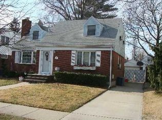 119 Wellington Rd S, West Hempstead, NY 11552