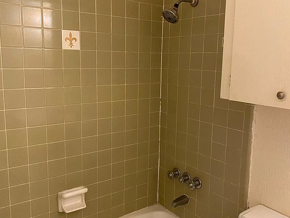 4th image of 930 Boulevard St APT E