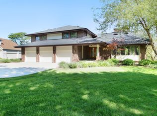 510 Forest Mews Dr, Oak Brook, IL 60523