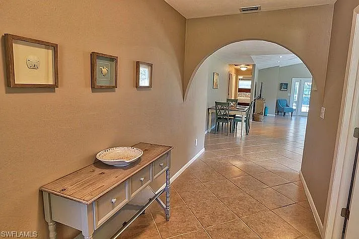 3 bed, 2.0 bath, 1700 sqft, $10,500 — Photo 3