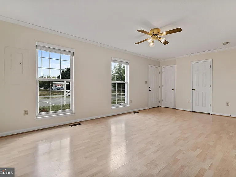 612 Emily Ln — Photo 4