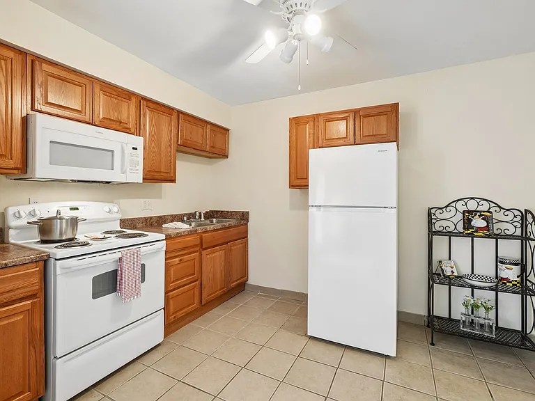 Creek Club Apartments — Photo 25