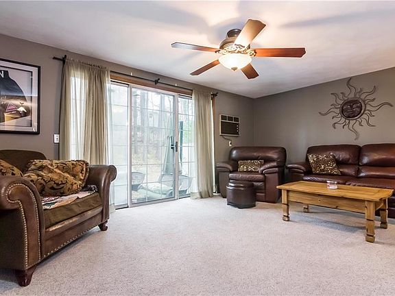 4th image of 35 Marigold Cir