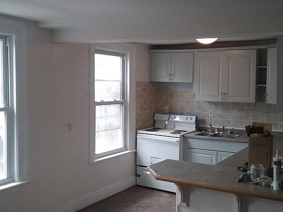 5th image of 284 Grand St APT 3