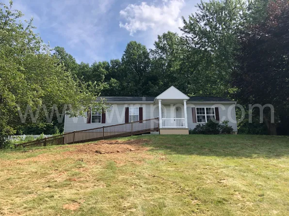 205 Pleasant View Dr, Red Lion, PA 17356