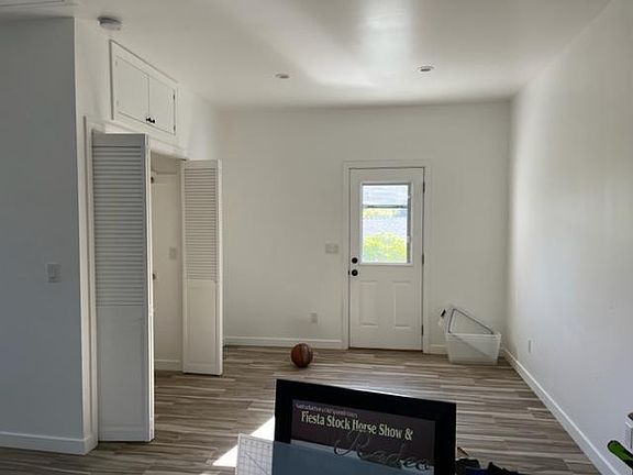 3rd image of 1 Circle Dr #1