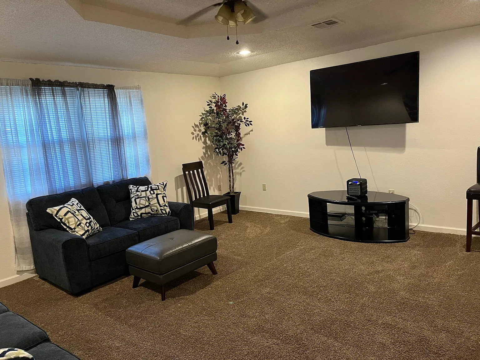 4 bed, 2168 sqft, $3,000 — Photo 4