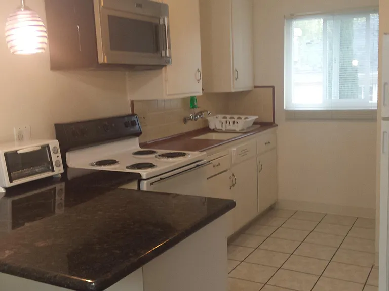 357 Hawthorne Ave #E — Photo 7