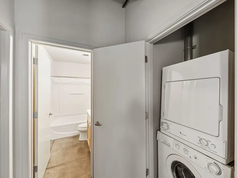 Stadium Loft Apartments — Photo 22
