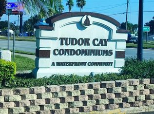 9134 Tudor Dr #M207, Tampa, FL 33615