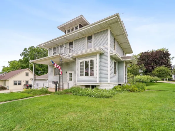 3 N Ewald St, Mayville, WI 53050