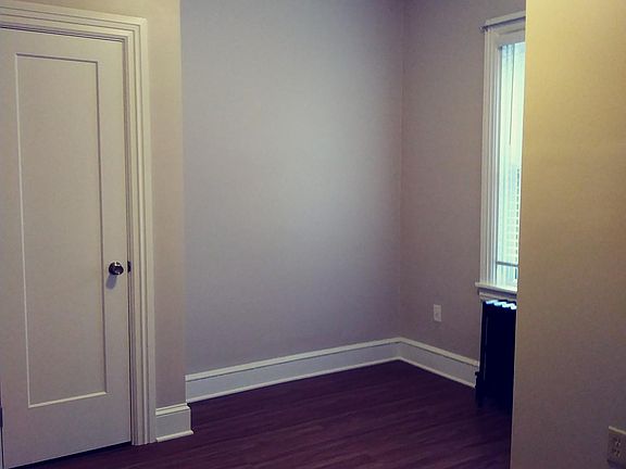 Middle bedroom