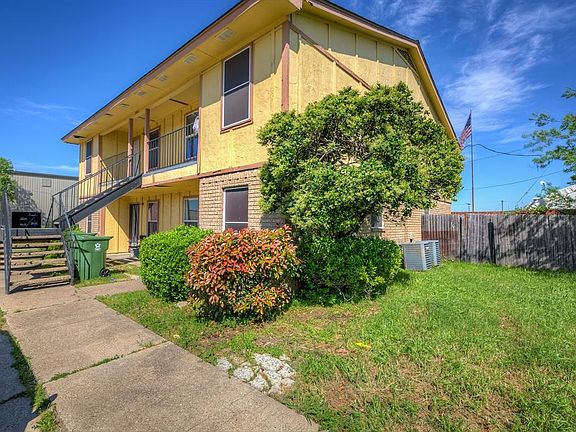 3rd image of 301 Kings Way Dr APT B