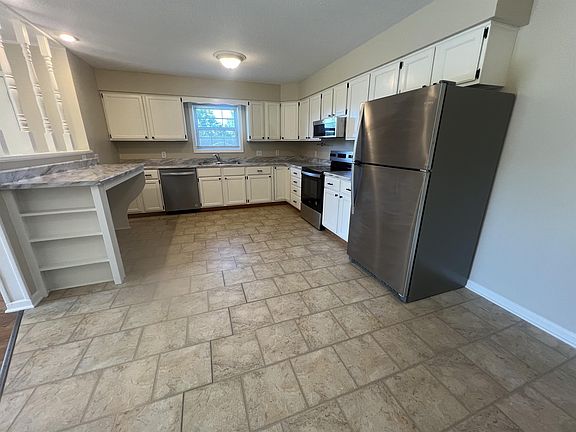 3rd image of 1419 Hillwood Dr #B