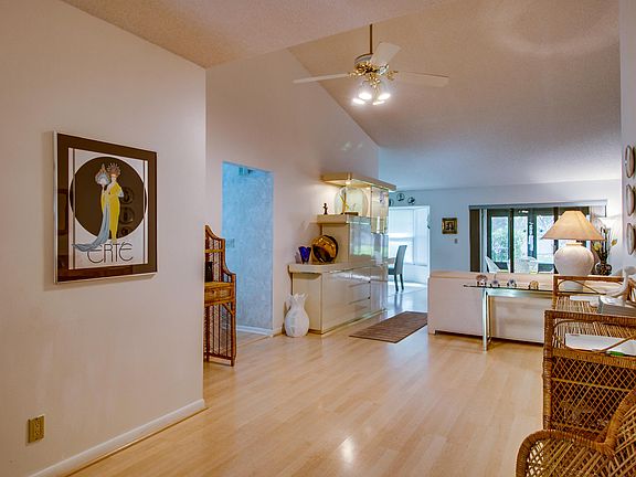 5th image of 4992 Boxwood Cir