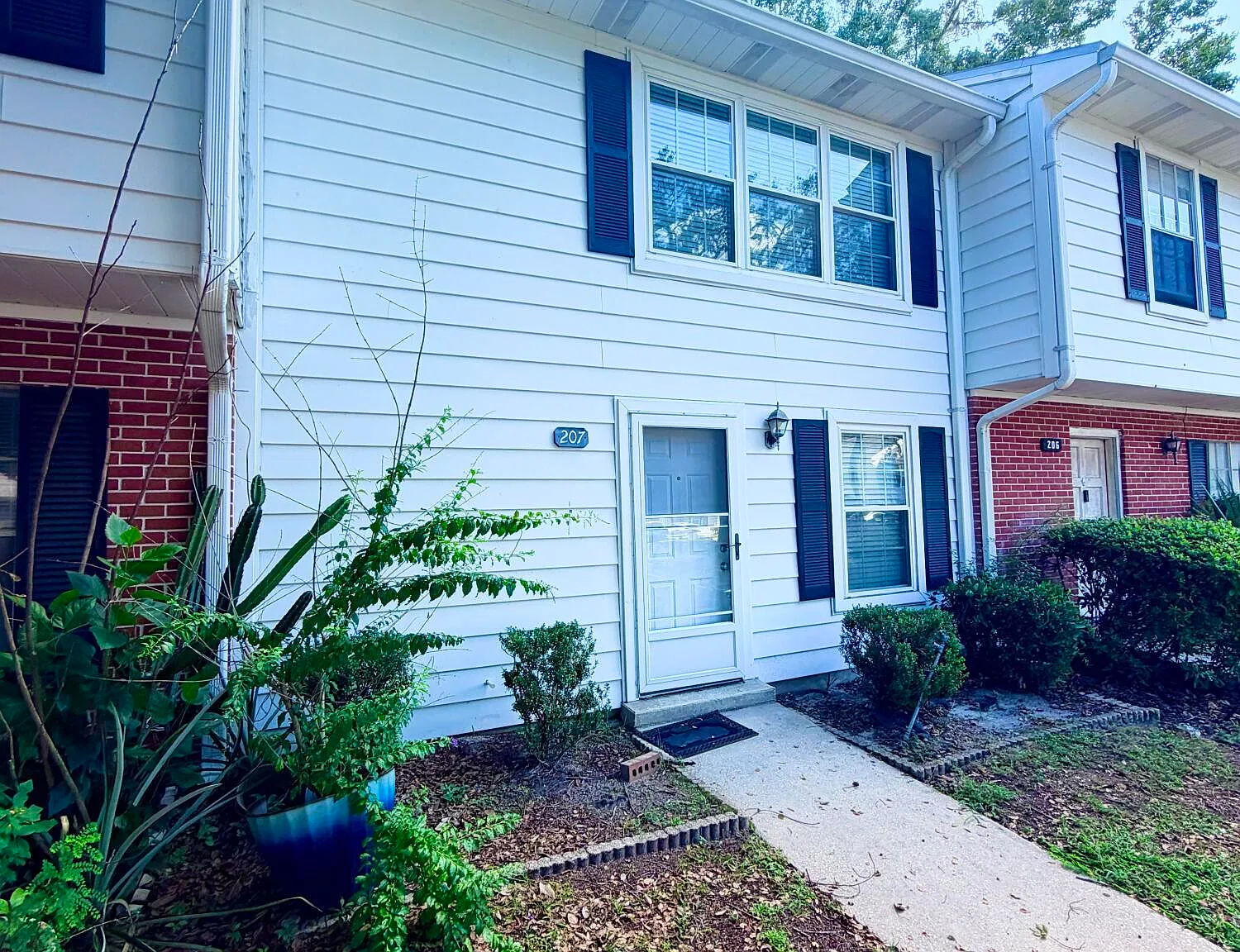 2 bed, 1.5 bath, 1040 sqft, $1,400 — Photo 3