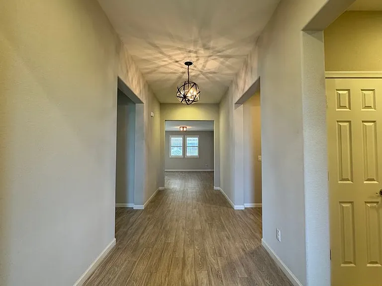 800 Valencia Ct — Photo 34