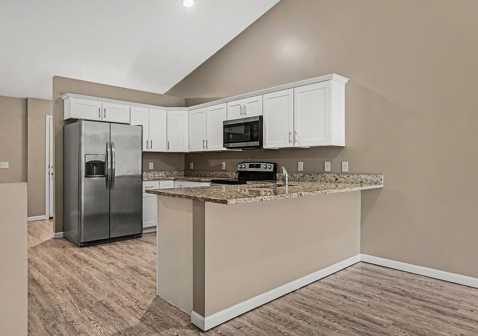 Great location, Just off Dodge and 168th! — Photo 2