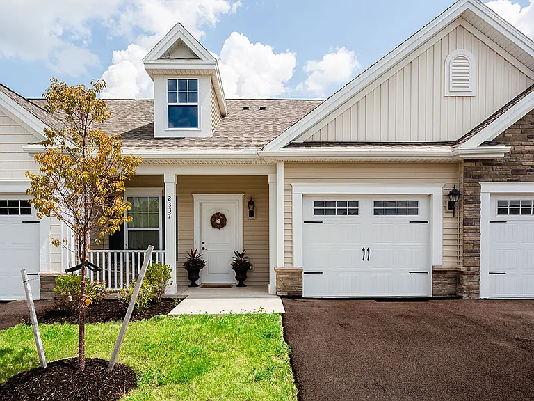 The Links at CenterPointe Townhomes — Photo 18