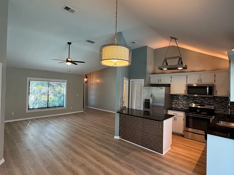 8365 Bahamas Rd — Photo 16