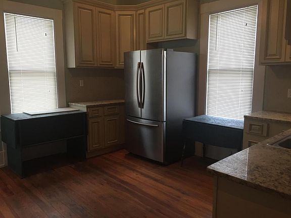 2nd image of 1535 Woodbine Ave