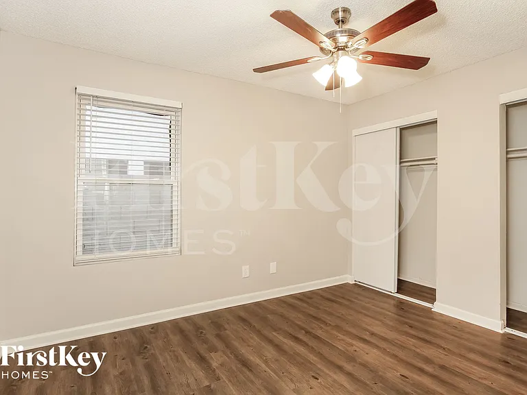 13269 N 56th Ave — Photo 12