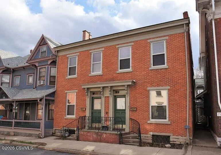49 1/2 S 4th St