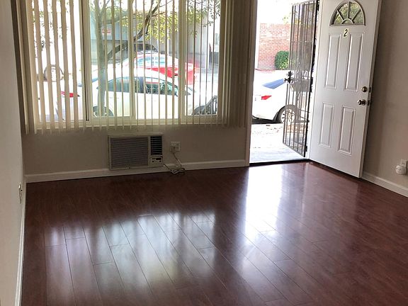 4th image of 400 W Wilson Ave APT 2