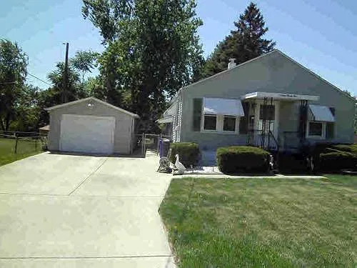 1191 N Westlawn Ave photo 1