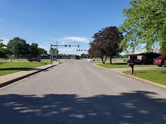 5th image of 905 S 22nd St