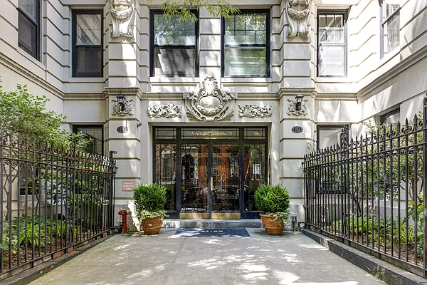Sold by Compass | media 7