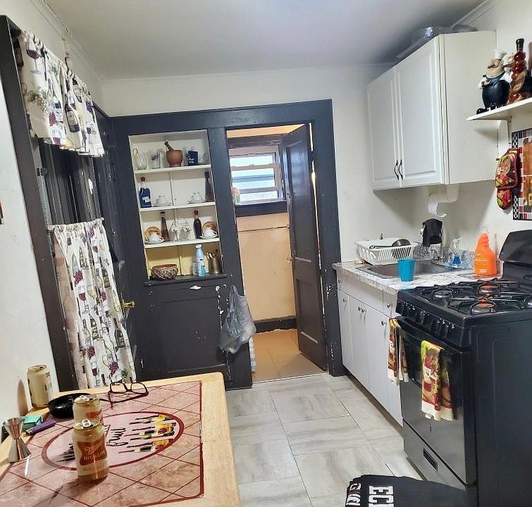 2nd image of 445 Willow St #2