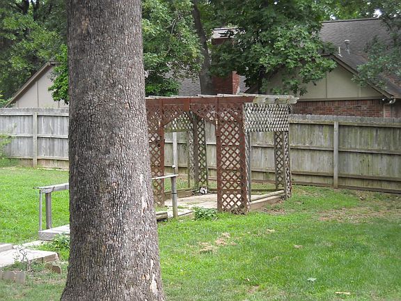 5th image of 1030 N Faulkner Dr