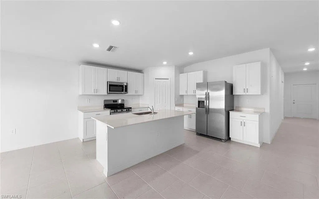 4 bed, 2.0 bath, 1824 sqft, $2,150 — Photo 2