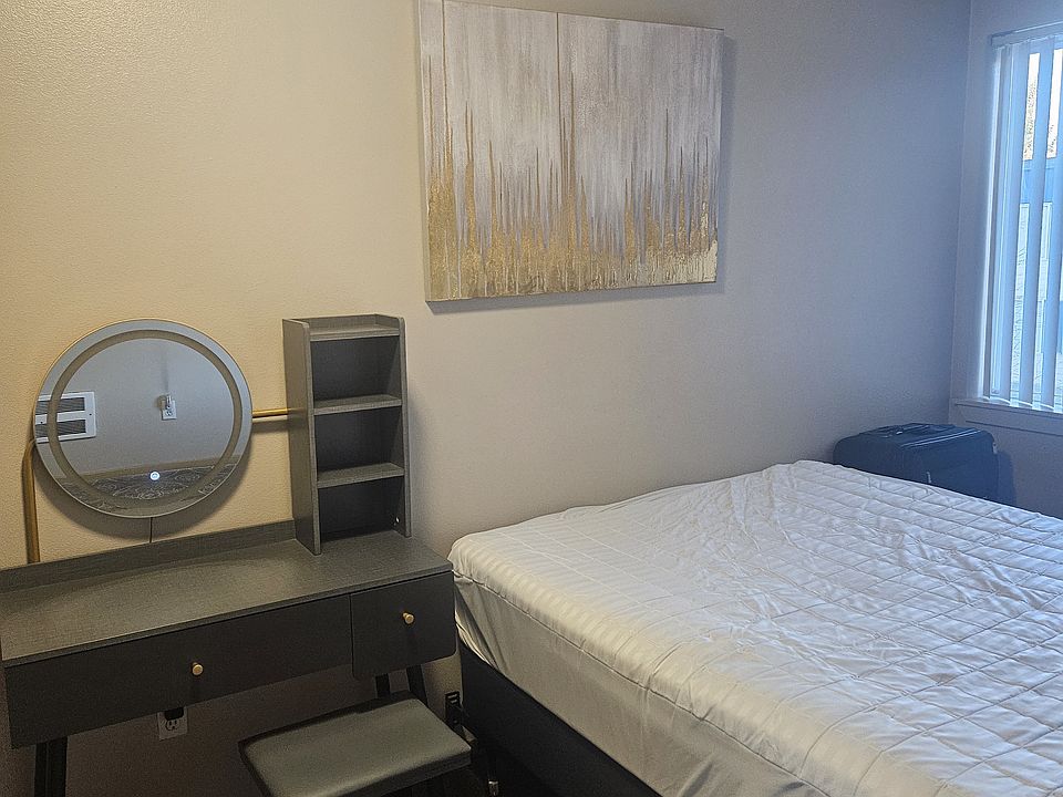 1st image of 513-2576 152nd Ave NE APT 513
