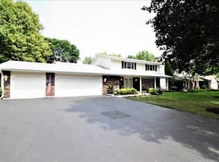 1605 Red Oak Ln, Rockford, IL 61107