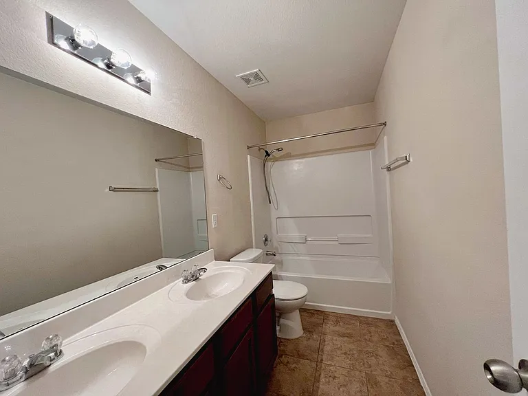 9107 Devonshire Ct — Photo 15